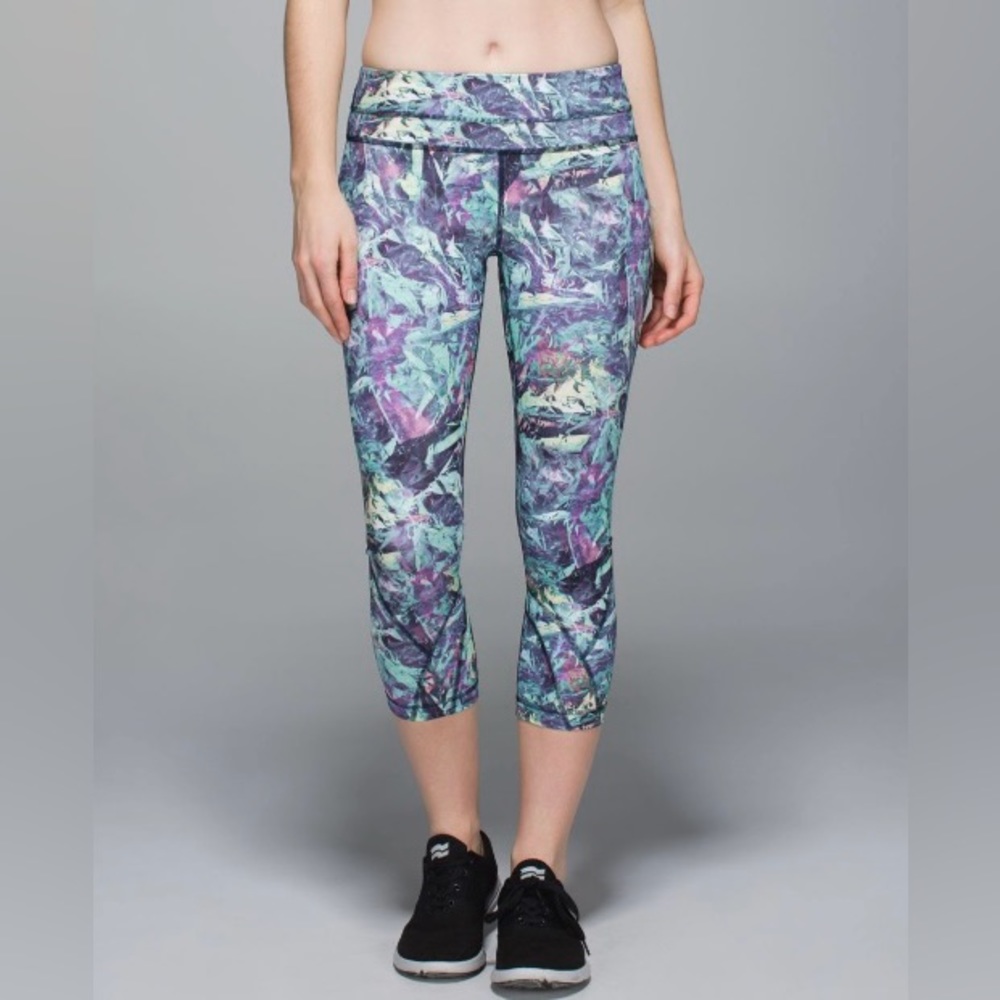 Lululemon Run: Inspire Crop II *All Full-On Luxtreme
Iridescent Multi Size 6